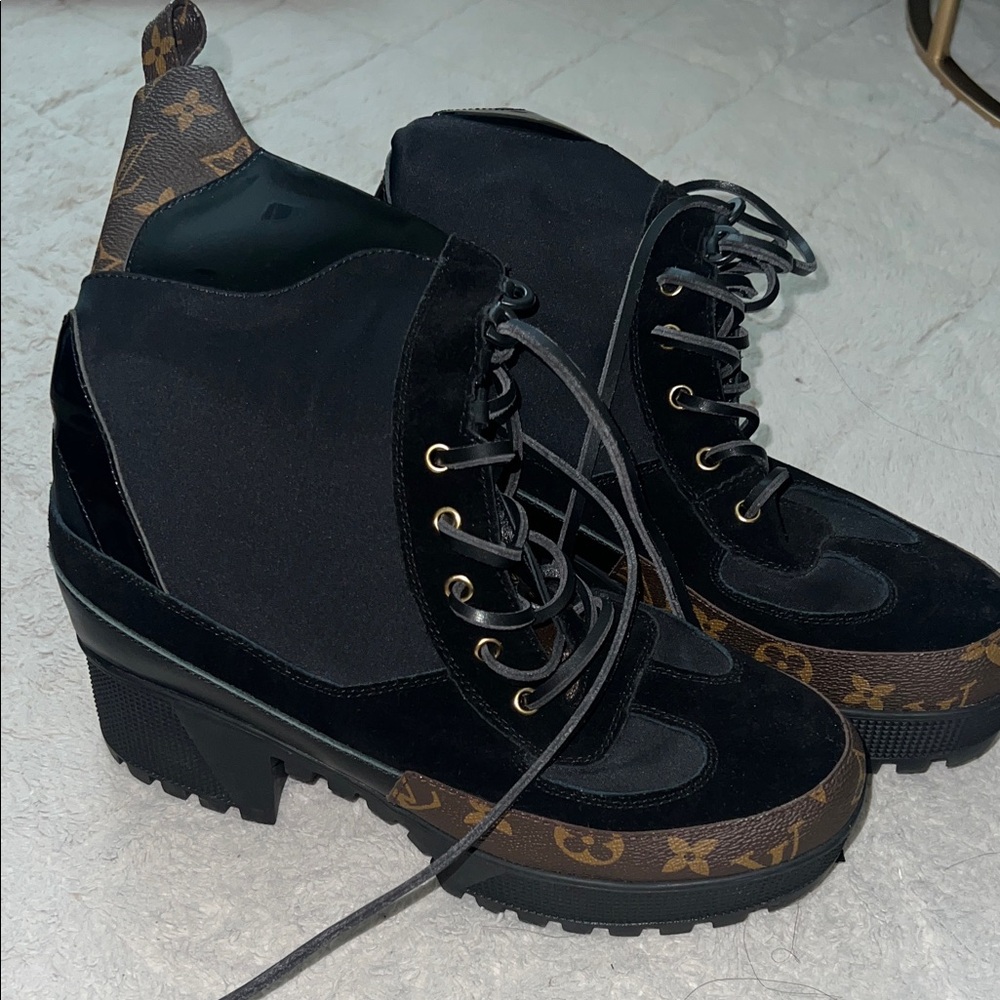 Stylish Black and Brown Women's Boots